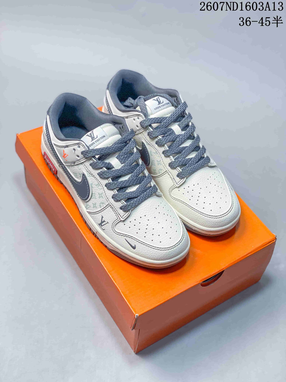 Nike SB Dunk Low LV Print Sneakers in White Grey 2607ND1603A13 - product image from the listing.