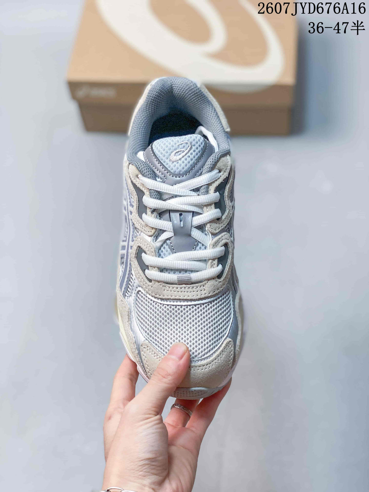 ASICS GEL-NYC Sneakers in Gray Cream 2607JYD676A16 - product image from the listing.