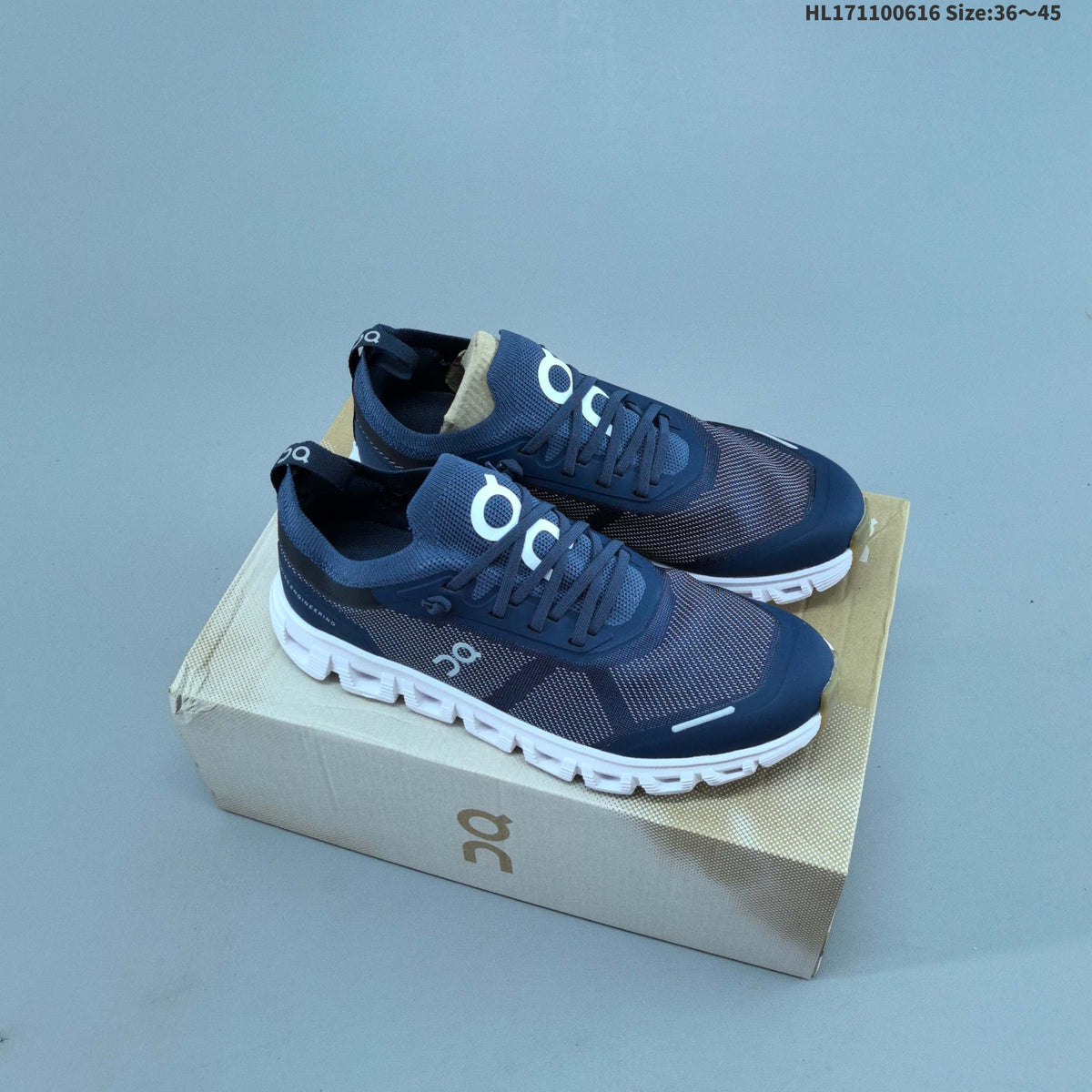 On Cloud 6 Versa Lightweight Casual Trainers - product image from the listing.