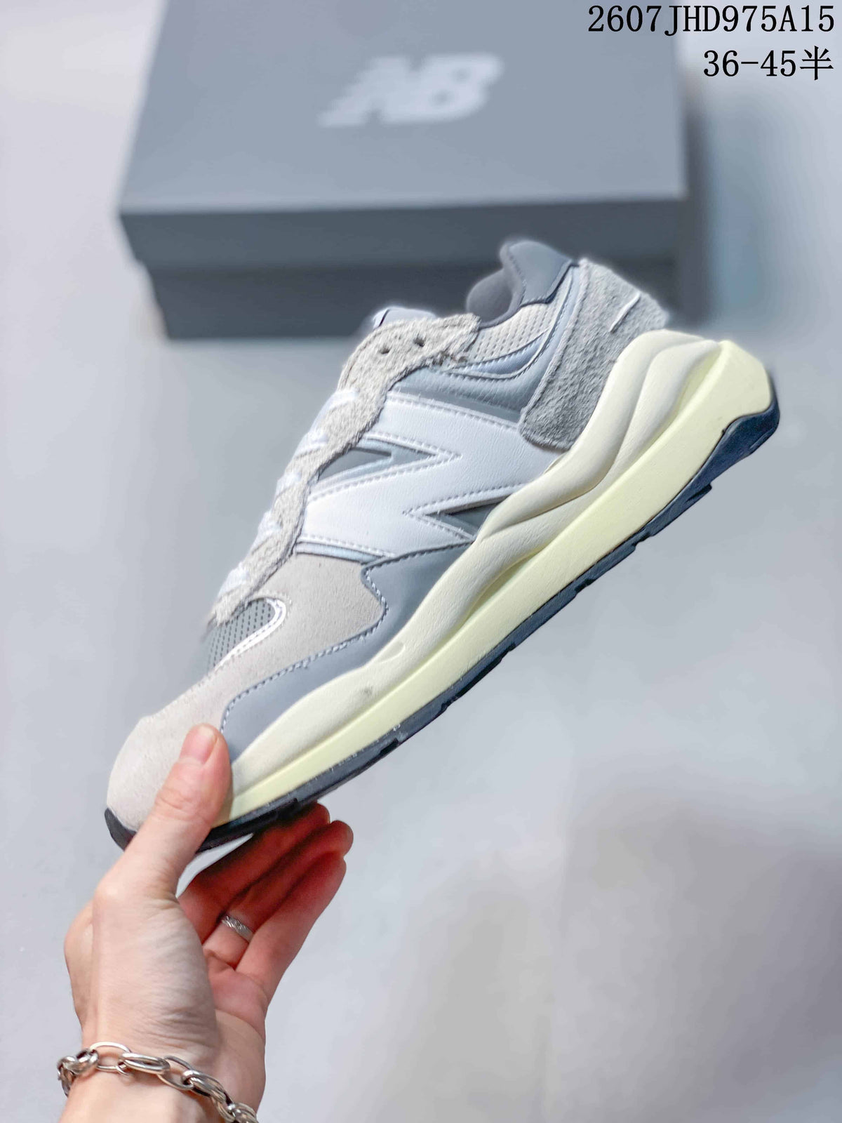 New Balance 5740 M5740VLB Low-Top Sneakers in Grey - product image from the listing.