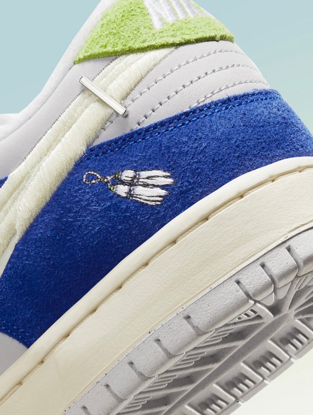 Nike SB Dunk Low Fly Streetwear Gardenia in Blue DQ5130-400 - product image from the listing.