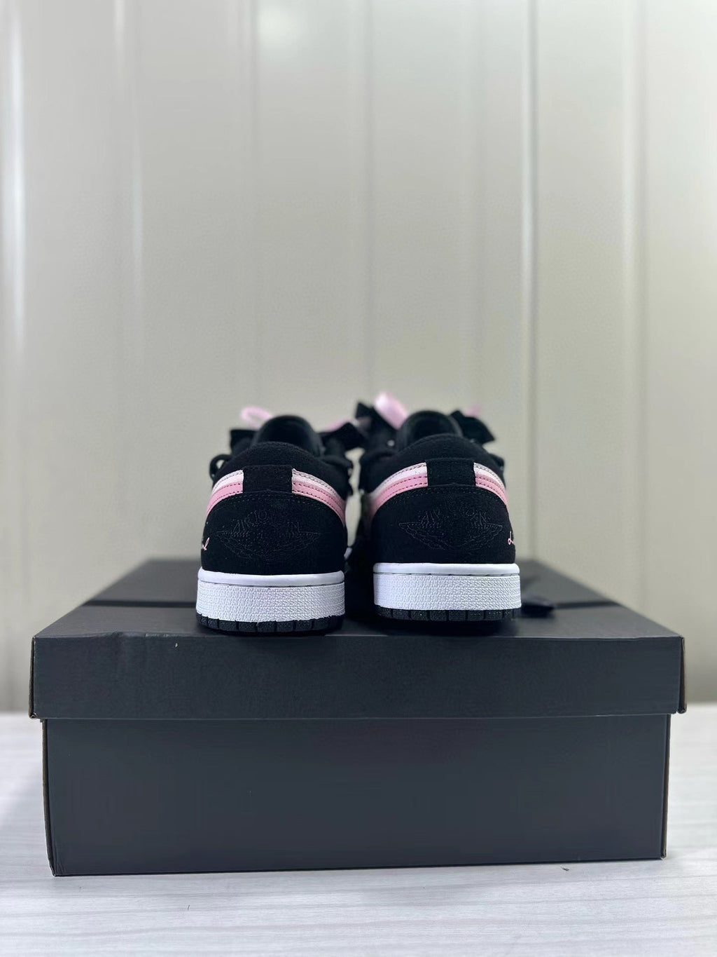 Air Jordan 1 Low Black Pink GS DX4374-008 - product image from the listing.