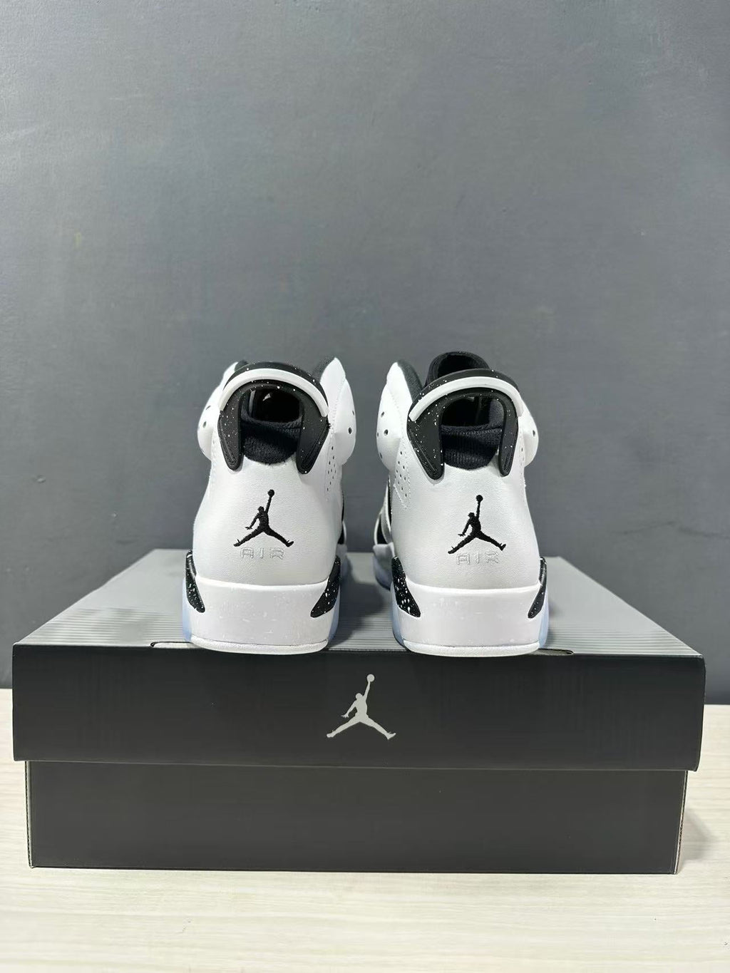 Air Jordan 6 Reverse Oreo Sneakers White Black CT8529-108 - product image from the listing.