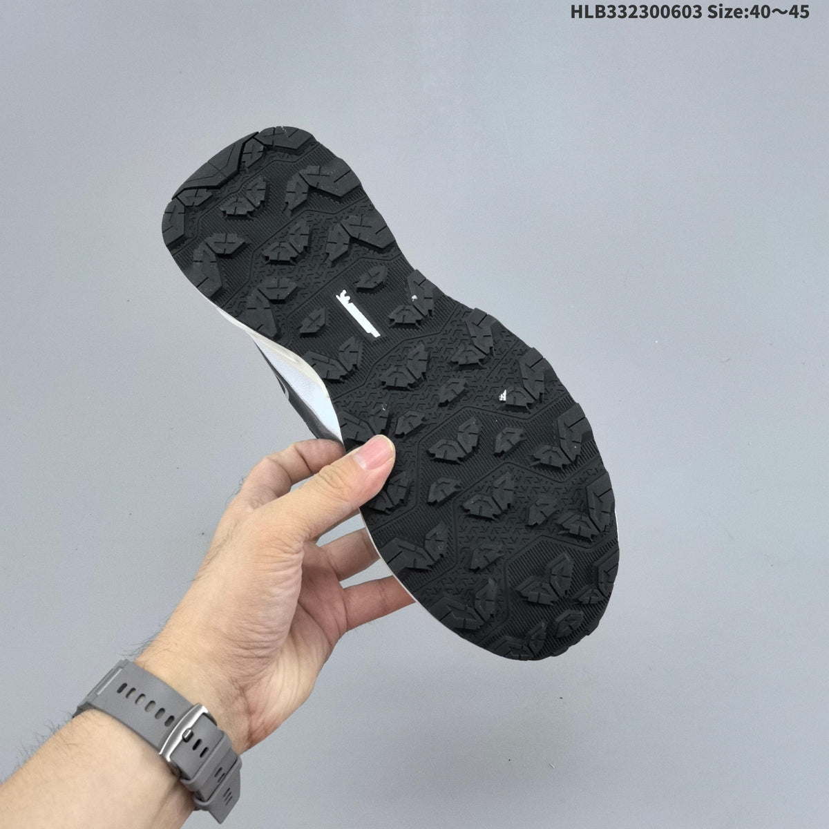 DESCENTE LAVITATE 3.0 WIRE GTX Low-Cut Sneakers - product image from the listing.