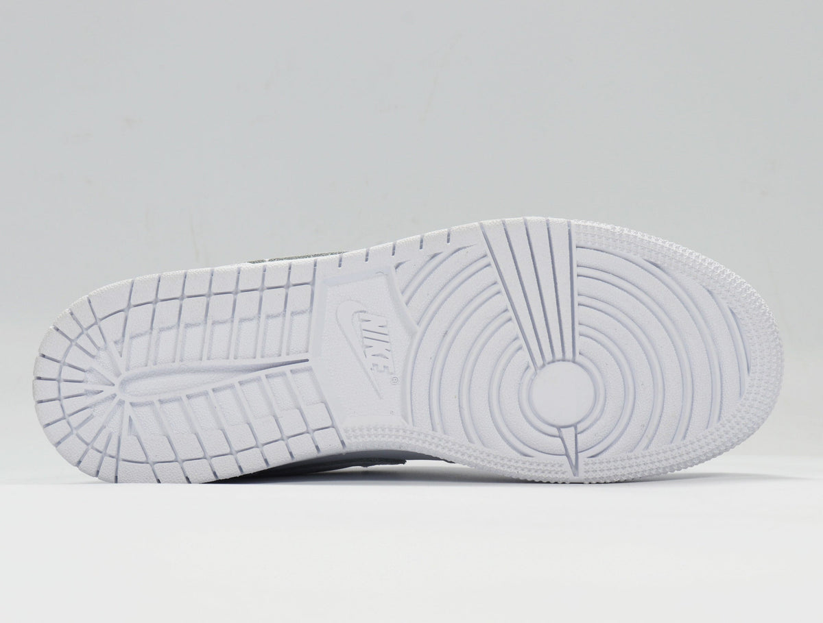 Air Jordan 1 Low White and Pink Sneakers - product image from the listing.