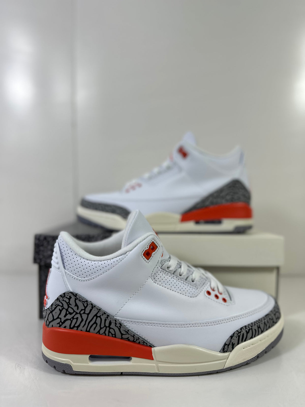 Air Jordan 3 Retro WMNS Georgia Peach Sneakers - product image from the listing.