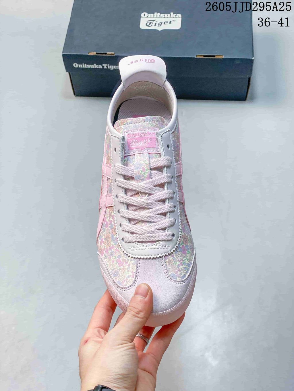 Onitsuka Tiger Floral Low-Top Sneakers in Pink JD295A25 - product image from the listing.