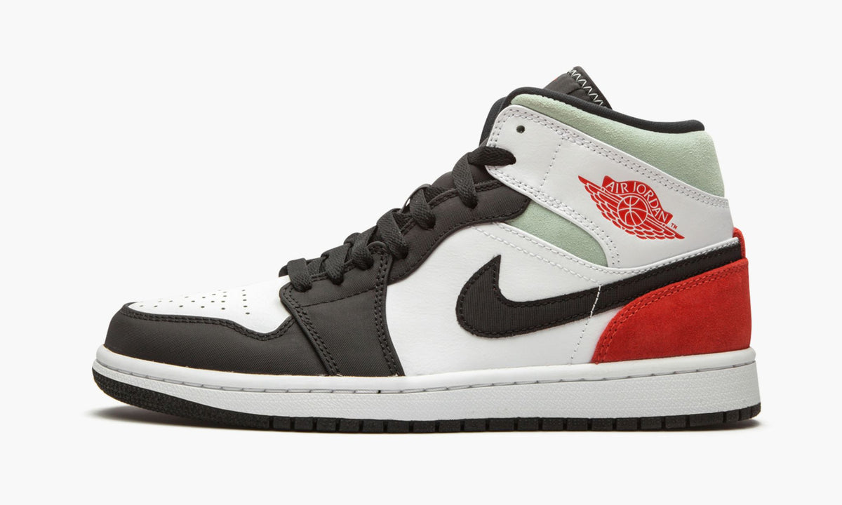 Red Grey Black Toe - Jordan 1 Mid SE - product image from the listing.