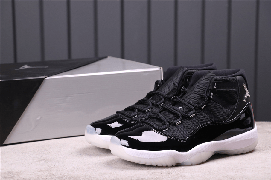 Jubilee 25th Anniversary - Jordan 11 Retro - product image from the listing.