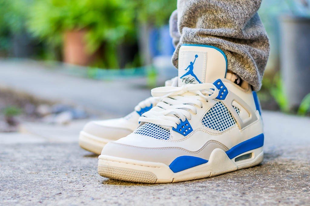 Jordan 4 Retro Golf Military in Blue - product image from the listing.