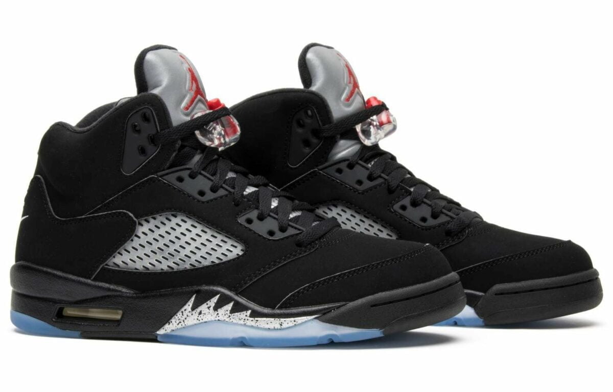 Jordan 5 Retro in Black Metallic - product image from the listing.