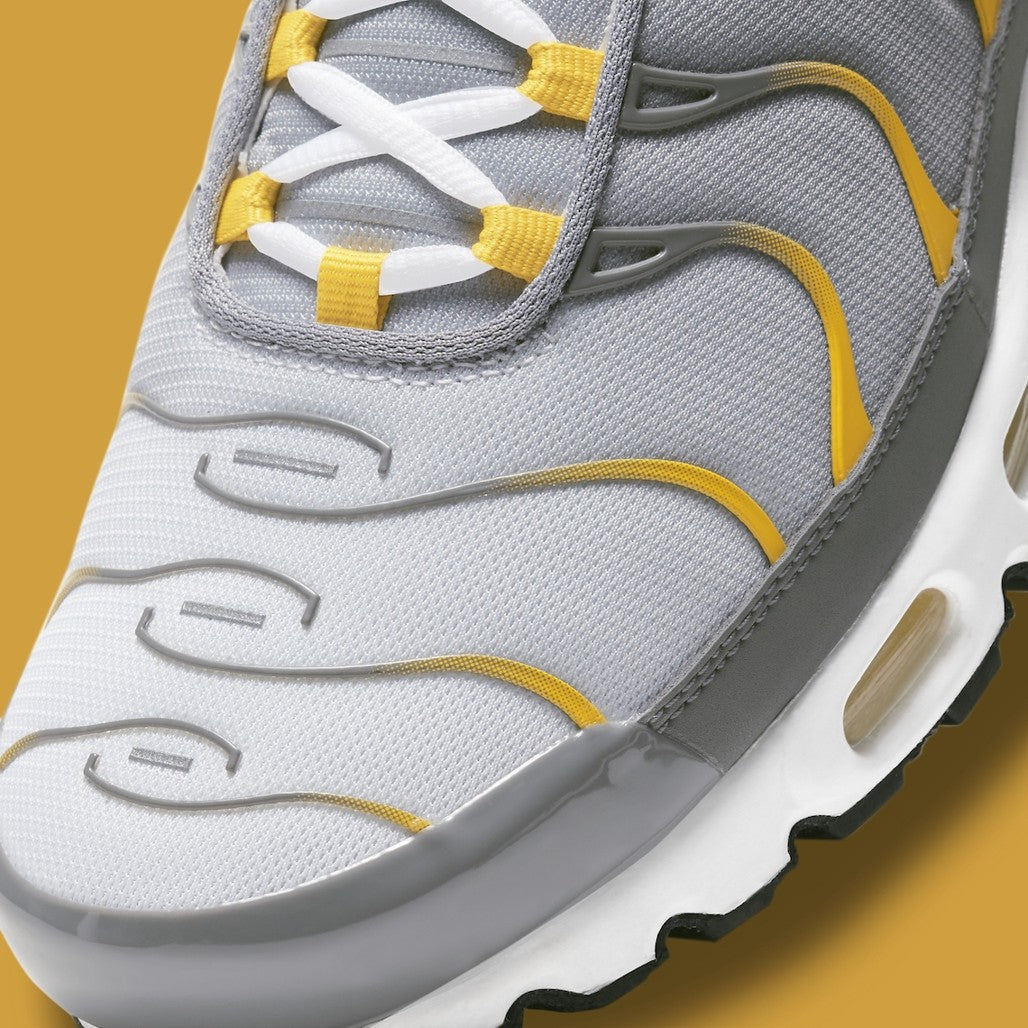 Particle Grey Dark Sulphur - Nike Air Max Plus - product image from the listing.