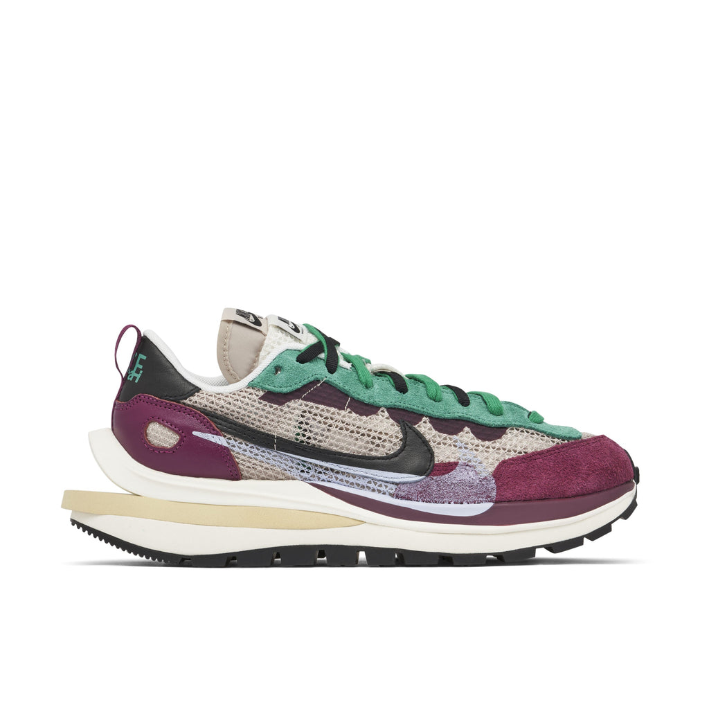 Sacai x Nike Vaporwaffle in Red Green - product image from the listing.